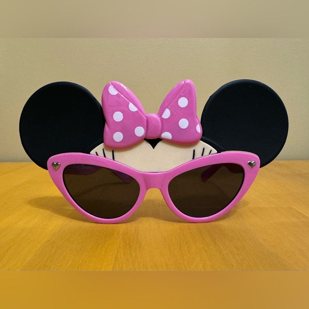 Disney Junior Sun-Staches little girls pink sunglasses!